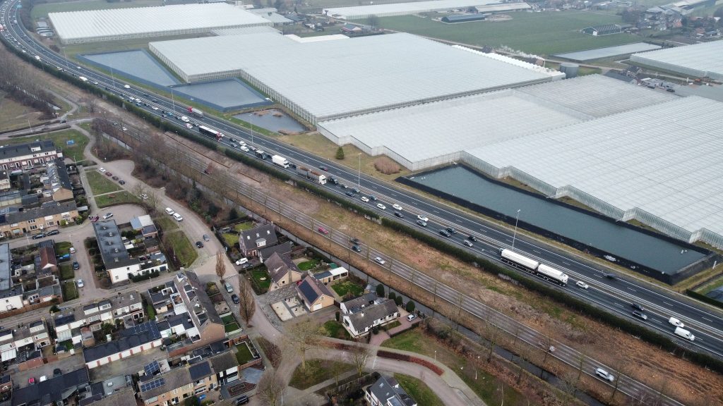 Kastanjelaan 70 t/m 80 onder de spoorsloot en Spoorlaan, mogelijk de laatste keer met bomen! 